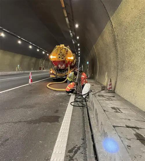 沁源隧道排水渠清淤